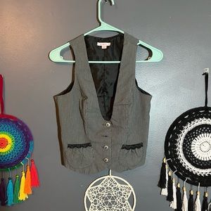 “Vintage” Xhilaration Womens Vest 🪷